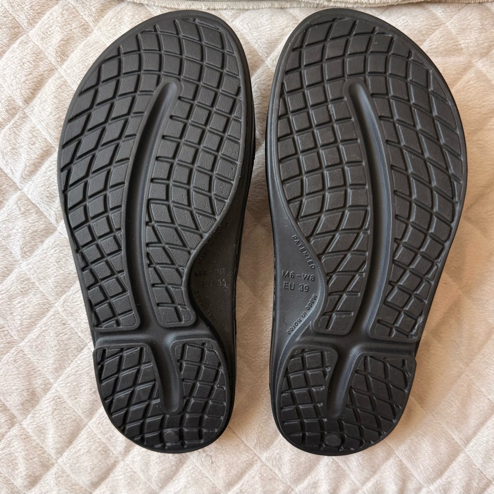 OOFOS Black Men's/Women's Slide Sandals - Picture 2 of 6